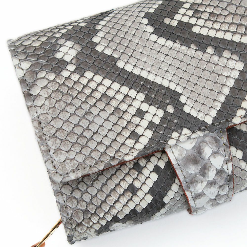 マットパイソン_カプリ_革