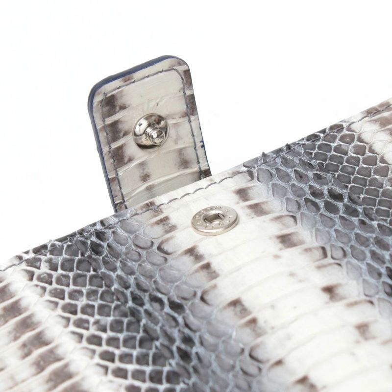 ラディアータ＿スリムウォレット＿スマートウォレット＿薄型長財布＿コンパクト長財布＿蛇革＿メノルカ＿ベロ部分