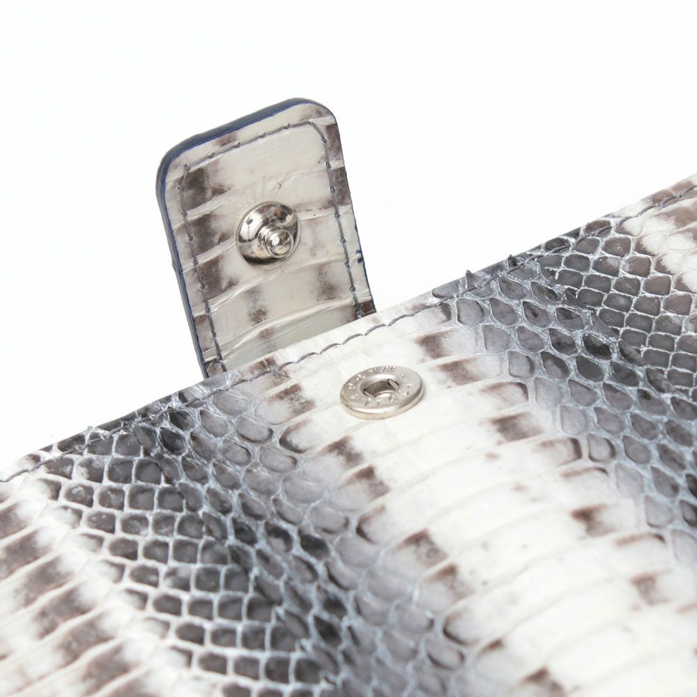 ラディアータ＿スリムウォレット＿スマートウォレット＿薄型長財布＿コンパクト長財布＿蛇革＿メノルカ＿ベロ部分